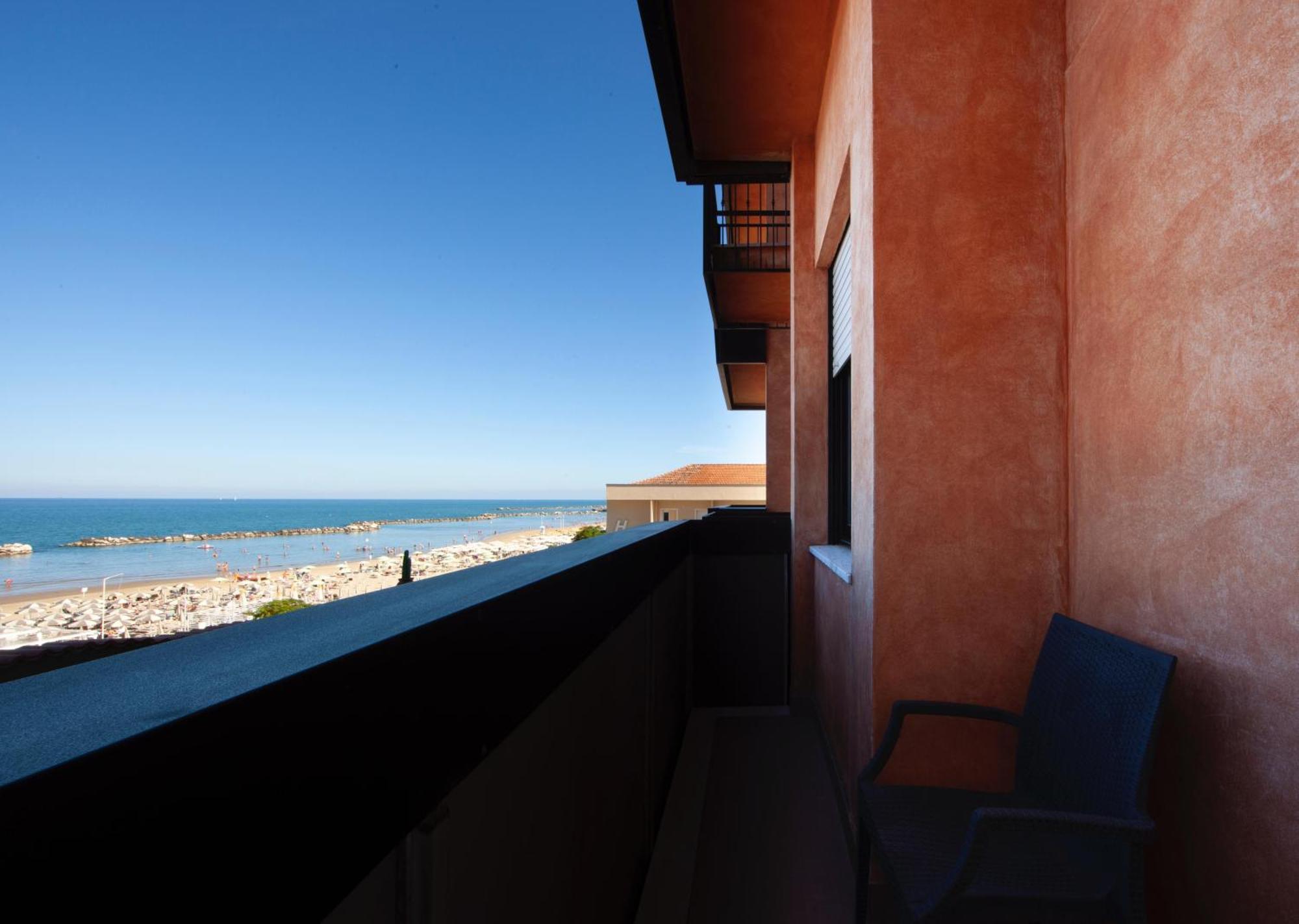 Hotel Giorgetti Orange Беллария-Иджеа-Марина Экстерьер фото