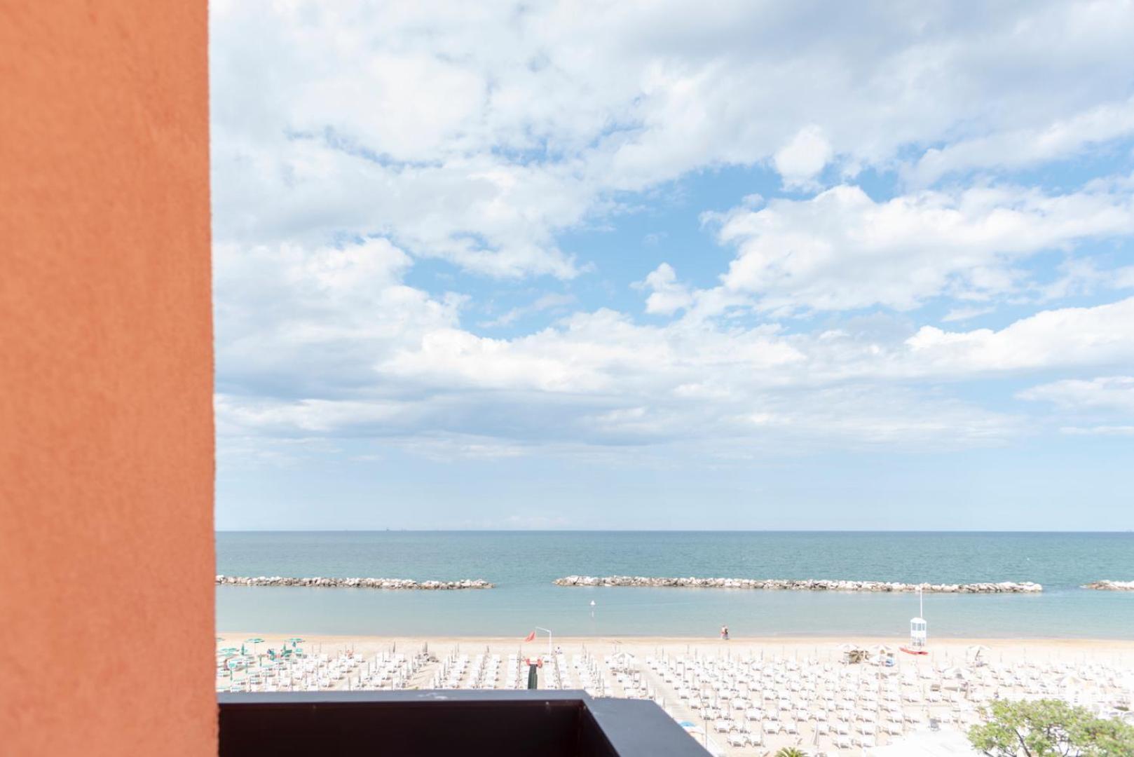 Hotel Giorgetti Orange Беллария-Иджеа-Марина Экстерьер фото